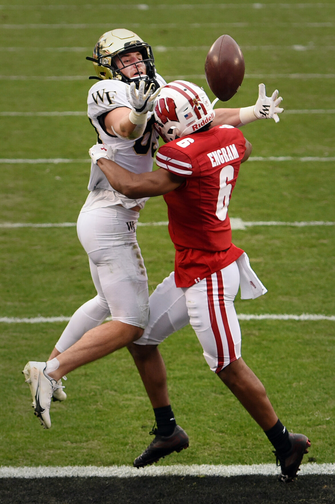 Wisconsin Wake Forest Duke's Mayo Bowl
